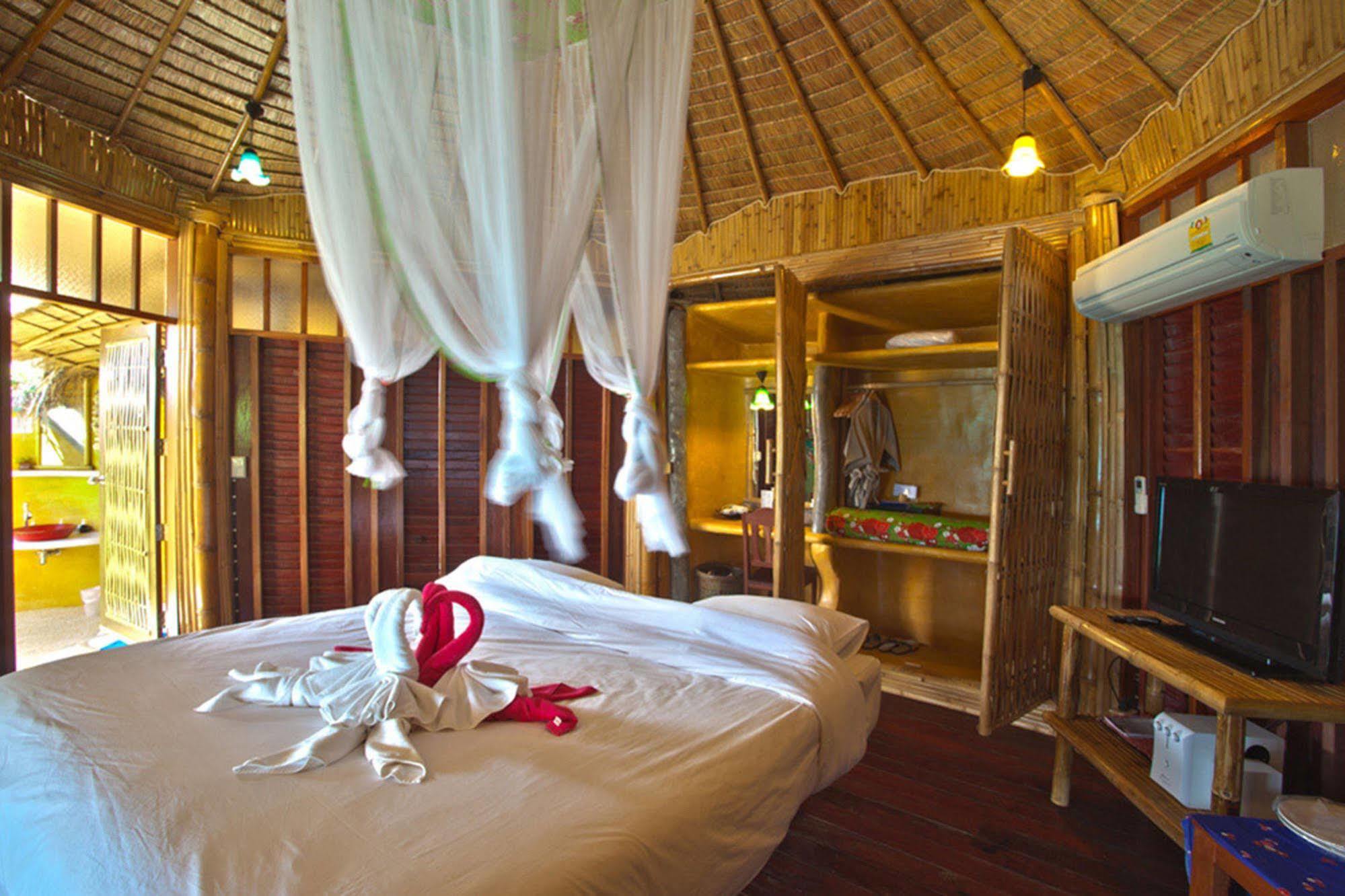 Отель Koh Tao Bamboo Huts Экстерьер фото